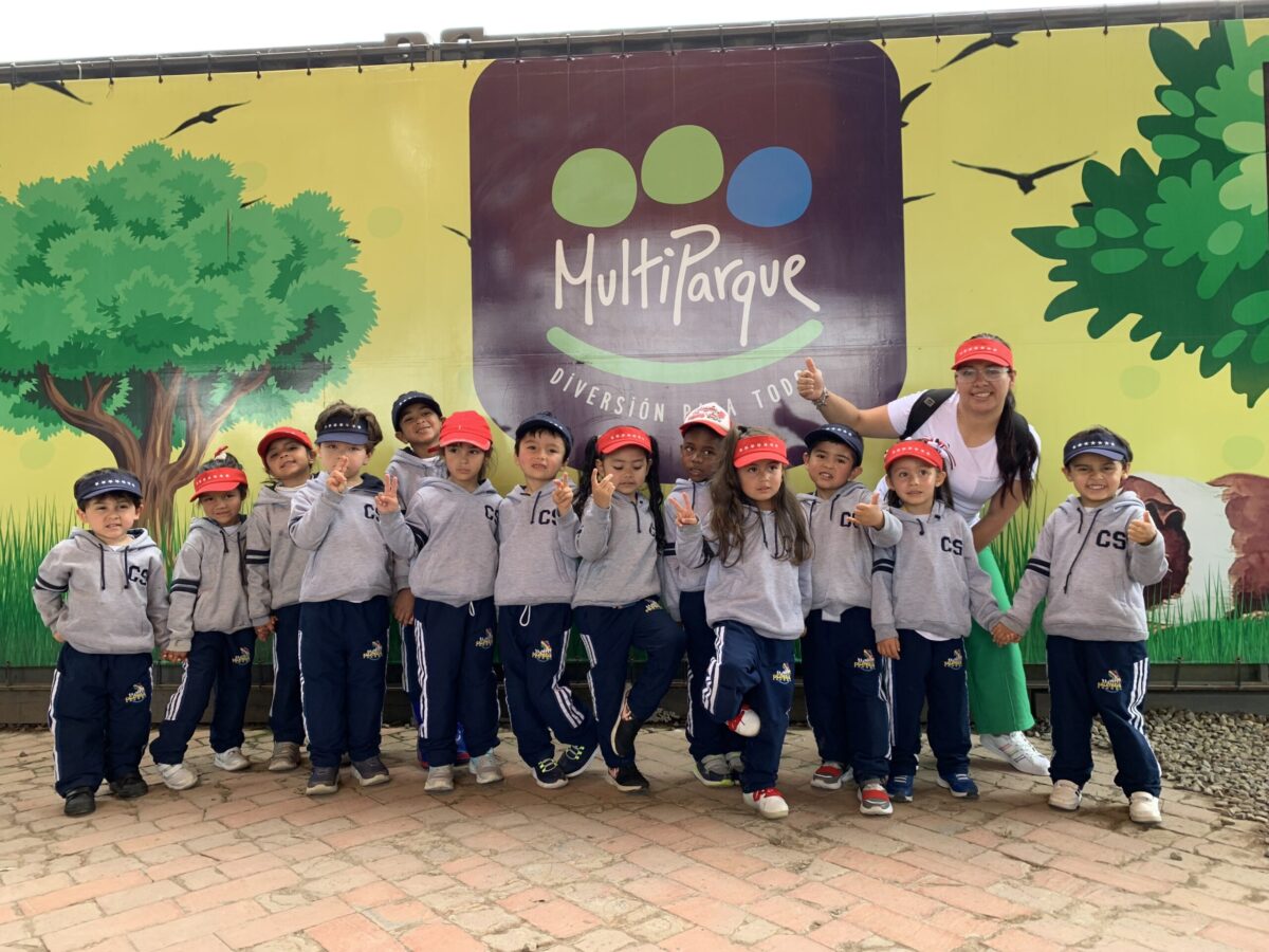 Grupo de estudiantes del Colegio Calatrava en una visita a Multiparque